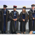 Investidura con el máximo reconocimiento académico otorgando el grado de Doctor Honoris Causa en Criminología al Doctor José Adolfo Reyes Calderón, ceremonia que se llevó a cabo el 12 de agosto de 2025 por Universidad Da Vinci de Guatemala.