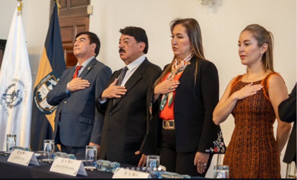 El Prorrector doctor José Adolfo Reyes Calderón y personeros del Organismo Judicial